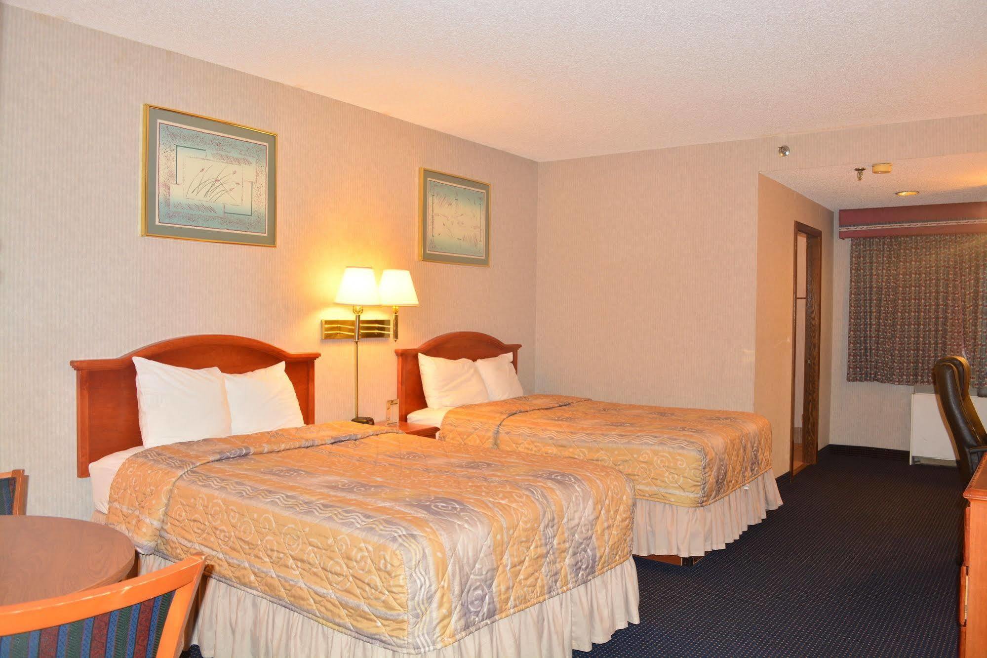 Elk Grove Hotel エルク・グローブ・ヴィレッジ エクステリア 写真