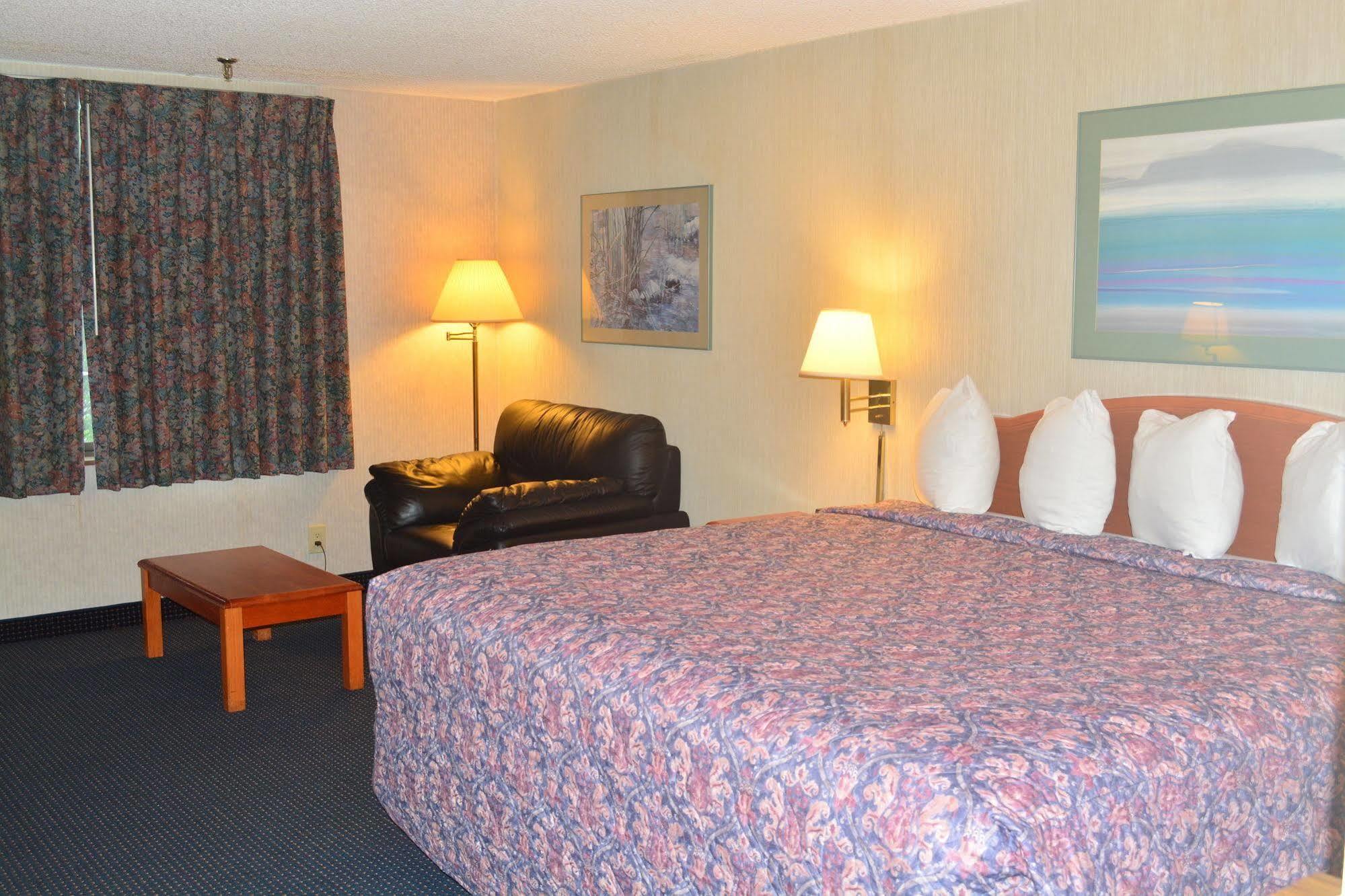 Elk Grove Hotel エルク・グローブ・ヴィレッジ エクステリア 写真