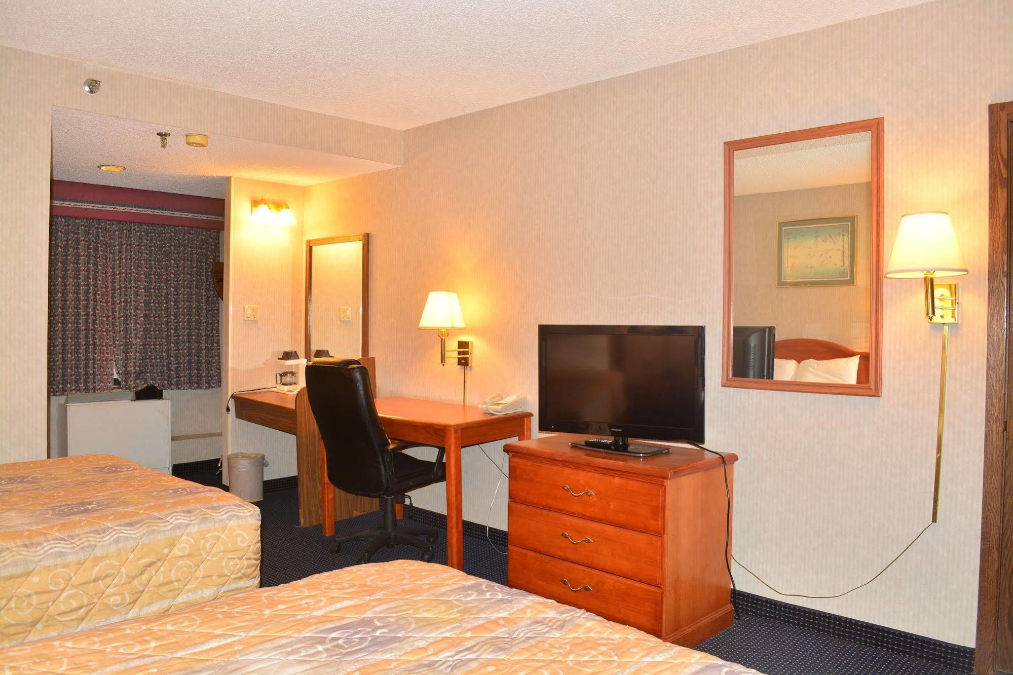 Elk Grove Hotel エルク・グローブ・ヴィレッジ エクステリア 写真