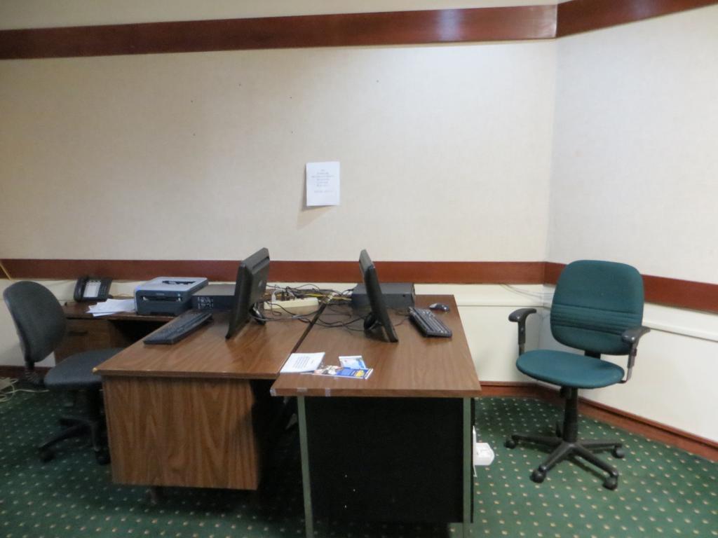 Elk Grove Hotel エルク・グローブ・ヴィレッジ エクステリア 写真
