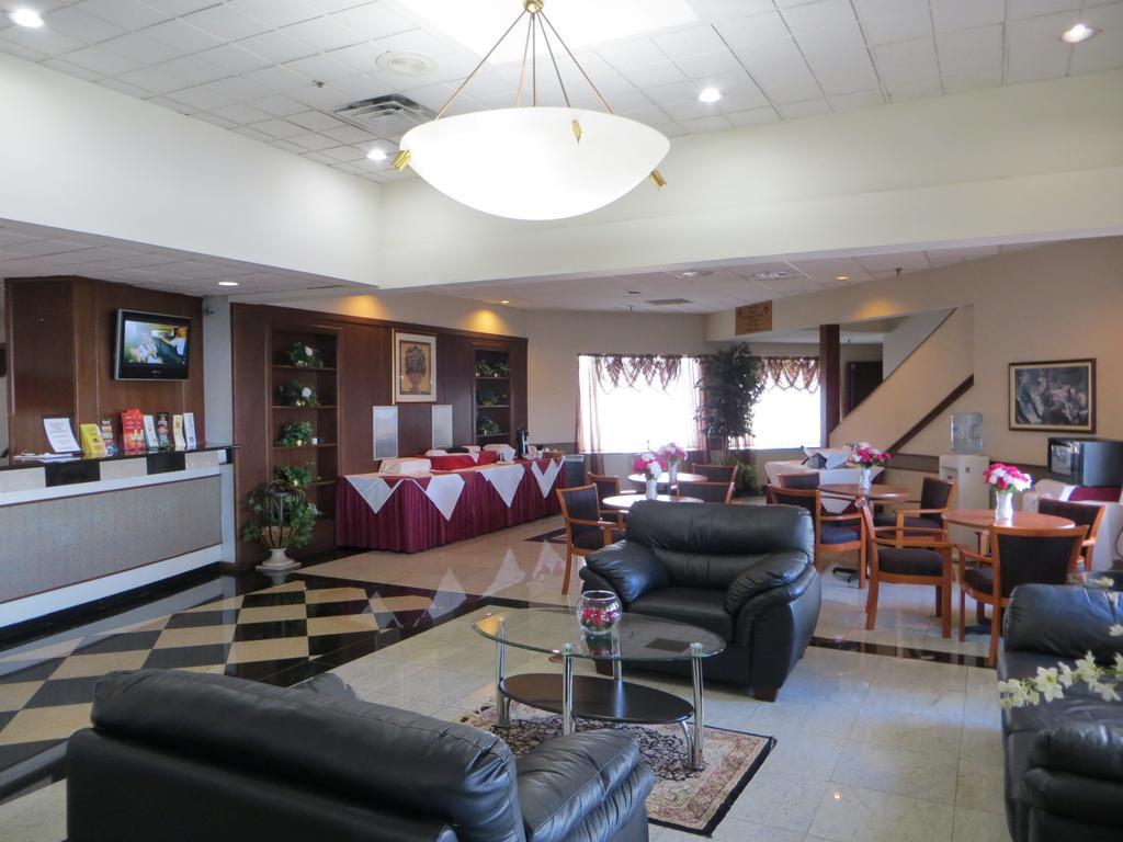 Elk Grove Hotel エルク・グローブ・ヴィレッジ エクステリア 写真