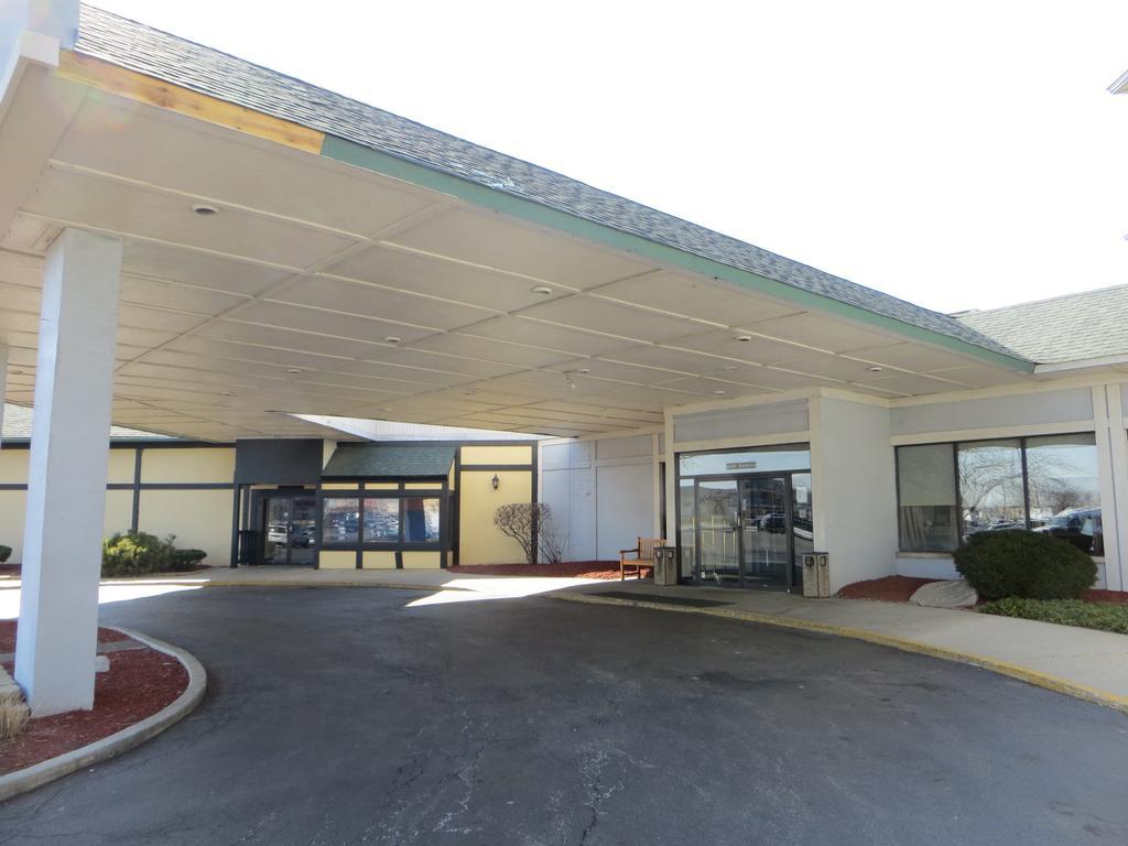 Elk Grove Hotel エルク・グローブ・ヴィレッジ エクステリア 写真