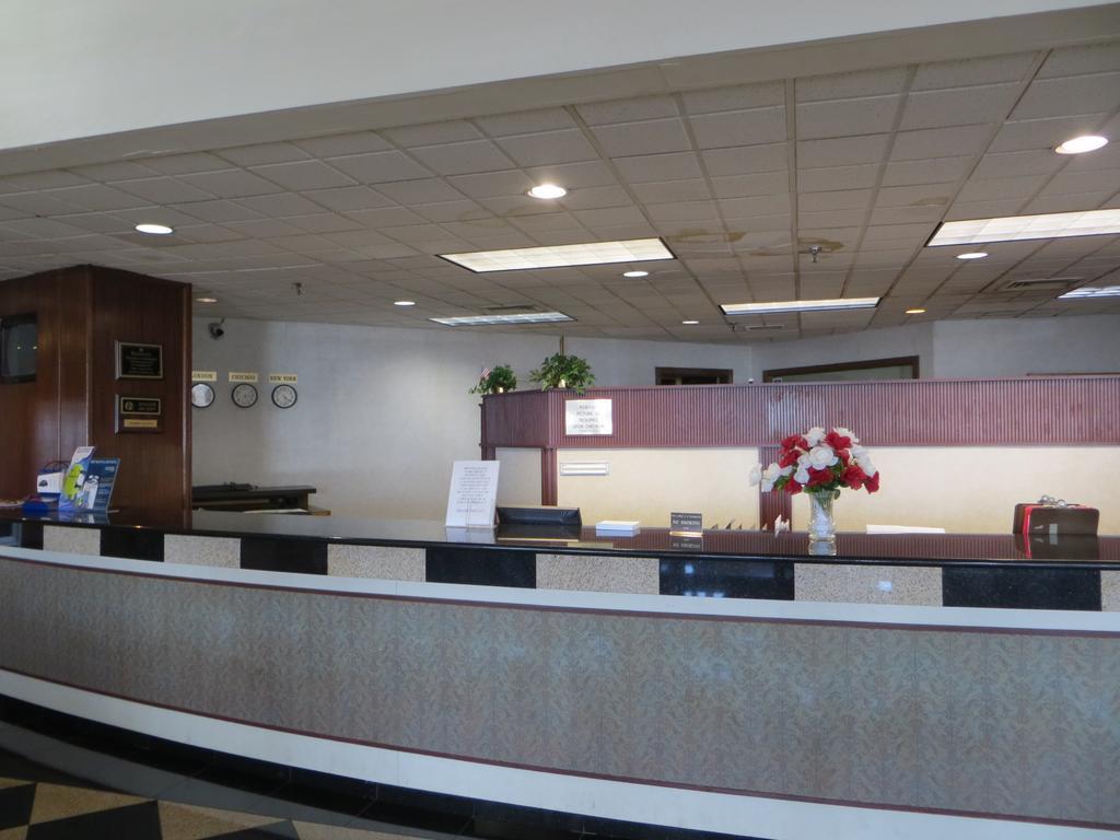 Elk Grove Hotel エルク・グローブ・ヴィレッジ エクステリア 写真