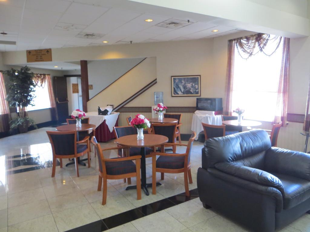 Elk Grove Hotel エルク・グローブ・ヴィレッジ エクステリア 写真