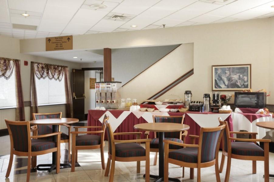 Elk Grove Hotel エルク・グローブ・ヴィレッジ エクステリア 写真