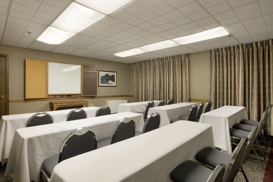 Elk Grove Hotel エルク・グローブ・ヴィレッジ ビジネス 写真