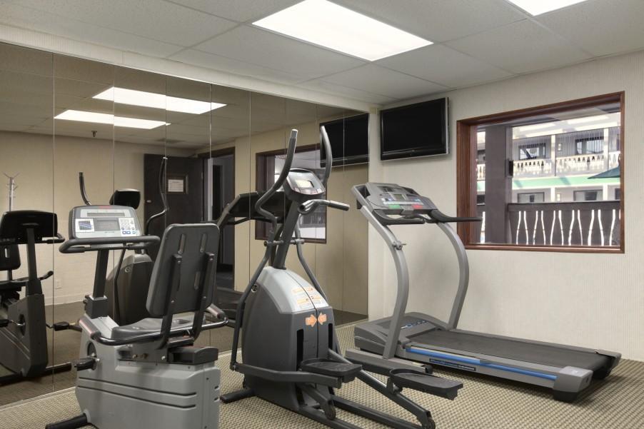 Elk Grove Hotel エルク・グローブ・ヴィレッジ 設備 写真